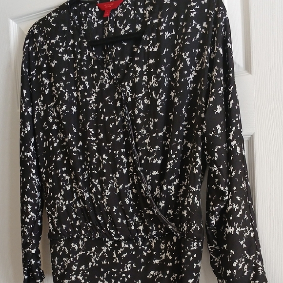 Jennifer Lopez Black and White Blouse - Picture 5 of 7